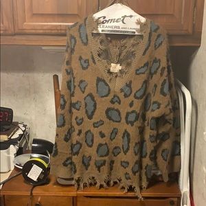 🐆Distressed Sweater🐆